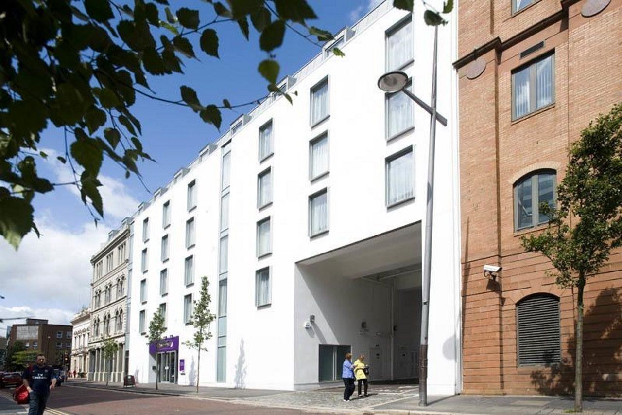 Premier Inn Belfast City Centre - Cathedral Quarter Exterior foto